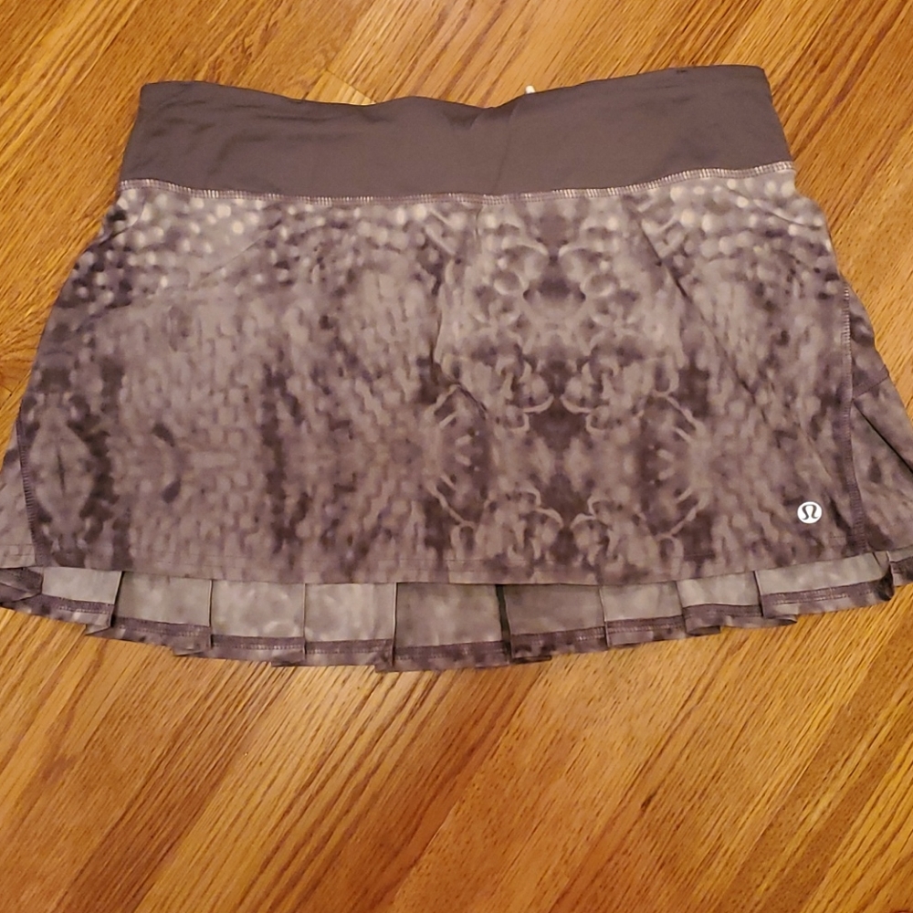 Lululemon Run Speed Skirt.